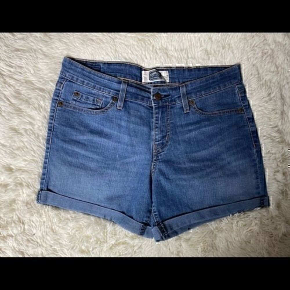 Women’s Signature by Levi’s Strauss & Co Jean shorts size 8